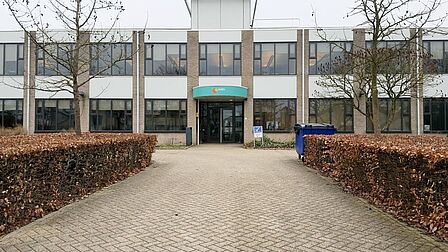 Schoolgebouw aan de Bovenbuurtweg 27 in Ede 
