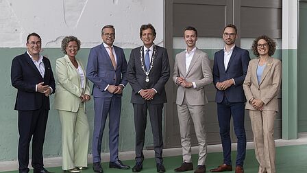Het college van b&w in Ede 2026, met wethouders Thimo Harmsen, Gabriëlle Hazeleger, Arnold Versteeg, burgemeester René Verhulst en wethouders Jan Pieter van der Schans, Bram van der Beek en gemeentesecretaris Maartje Schlebusch