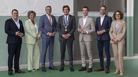 Het college van b&w in Ede 2026, met wethouders Thimo Harmsen, Gabriëlle Hazeleger, Arnold Versteeg, burgemeester René Verhulst en wethouders Jan Pieter van der Schans, Bram van der Beek en gemeentesecretaris Maartje Schlebusch